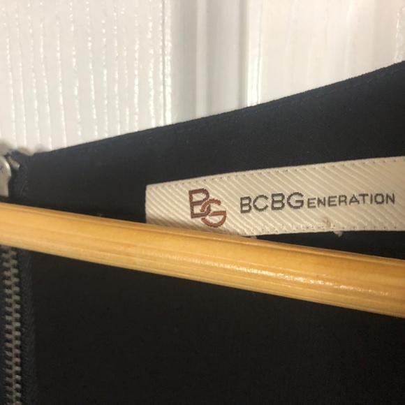 Sleeveless blouse with back zipper - Picture 4 of 6